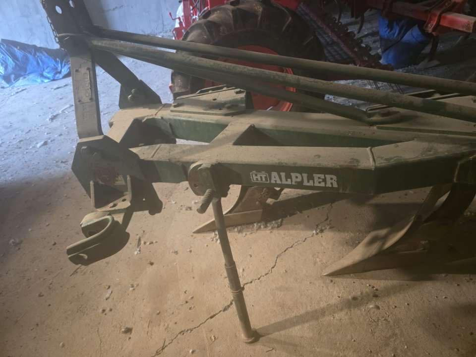 ئەوچار گاسنە لۆفرۆشتنە
ئەلپلەر
زۆرخاوینە كەم ئیشی كردیە
سەوداش هەیە بە ٥گاسنی فاو
رەقەم تەلەفۆن
***********
