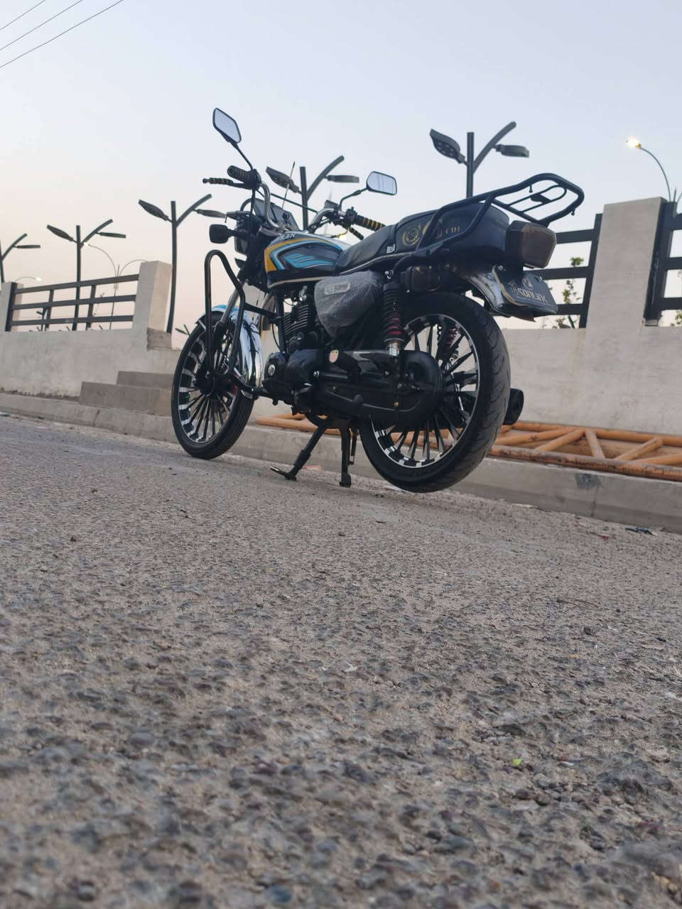 دراجة ايراني سونلك موديل 25 
محرك اسود 200cc صبانة ما ممدودة عليه 

كهربائيات كلها شغالة بس ديشبول طافي 

ما نقصها شي ما بيها شي فول رزانه

سعر 800 وبيها مجال حگ الجية 

لتواصل 0788643449


**إذا كنت صاحب هذا الإعلان وتريد حذفه لأي سبب، رجاءا أرسل رسالة إلى الدعم الفني**