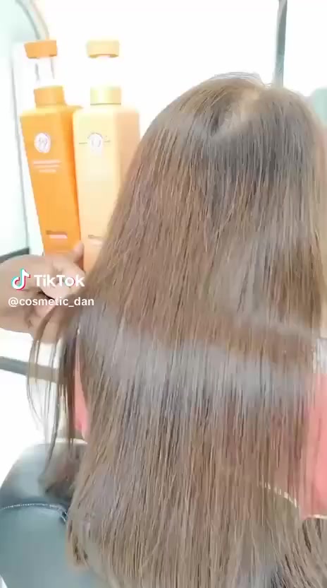 مجموعة SG للعناية بالشعر تعالج جميع مشاكل الشعر
١ تعالج تقصف الشعر ٢تعالج خشونة الشعر وجفافه ٣ تعالج الشعرة المطاطية ٤ تعالج التساقط.
مجموعة ذهبية بمعنى الكلمة.
فوائد شامبو والبلسم:-🌺
معالجة مشاكل الشعر: تساعد المجموعة في علاج تقصف الشعر، الخشونة والجفاف، الشعر المطاطي، والتساقط. 
تقوية الشعر: يساهم البروتين والبيوتين في تقوية بنية الشعر وتقليل التكسر، مما يعزز نمو الشعر الصحي. 
زيادة الكثافة والترطيب: تعمل التركيبة على منح الشعر مظهراً أكثر كثافة وامتلاءً، وتحبس الرطوبة في كل خصلة لتوفير ترطيب مكثف للشعر الجاف. 
إصلاح التلف: تساعد المكونات على إصلاح الشعر التالف بفعالية من الداخل، بما في ذلك الأطراف المتقصفة، مما يجعله أكثر نعومة وسهولة في التصفيف. 
فوائد الماسك:-🌺
هذا هو ماسك الشعر SG Protein & Biotin Volume Moisture بحجم 500 مل. تم تصميمه لتغذية وتقوية الشعر من الجذور إلى الأطراف. 
غني بالبروتين والبيوتين
يساعد على استعادة الرطوبة وتحسين كثافة الشعر
يعزز مرونة الشعر
يصلح الشعر الجاف والمتطاير والتالف


**إذا كنت صاحب هذا الإعلان وتريد حذفه لأي سبب، رجاءا أرسل رسالة إلى الدعم الفني**