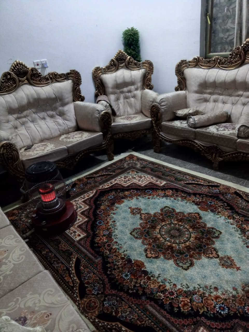 تخم ملكي اخو الجديد *********** سعرة 500 بي مجال
