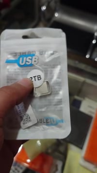 إكسسوارات إلكترونية • كمية محترمة • جملة ومفرد