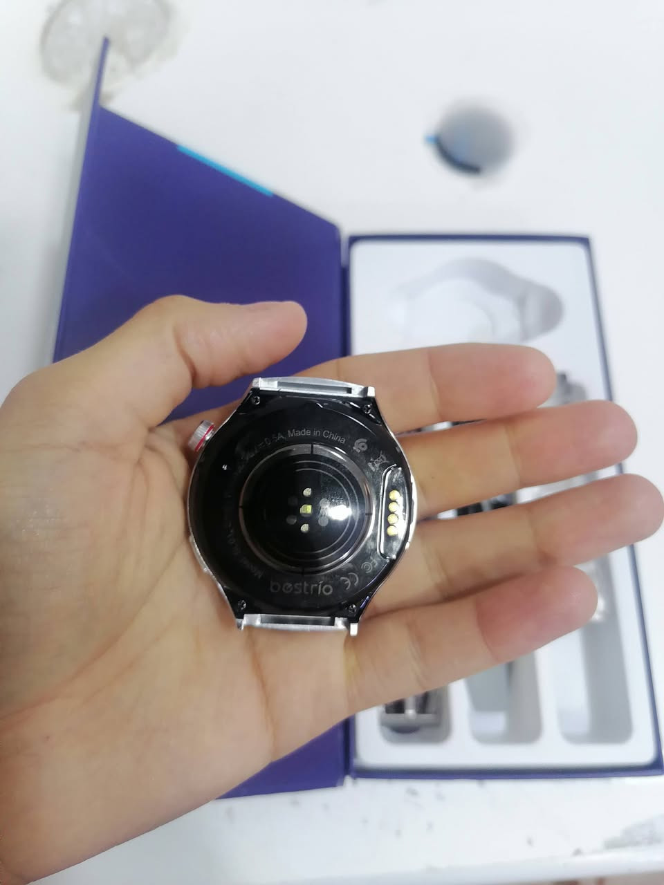 السلام عليكم ساعه ام الكامرة وسيم كارت كامرة امامية وكامرة جانبيه وبيها كل التطبيقات واتساب انستا فيس ومن ضمنها جات جي بي تي السعر 80 الف وبيها مجال بسيط مكاني سيديه ***********
