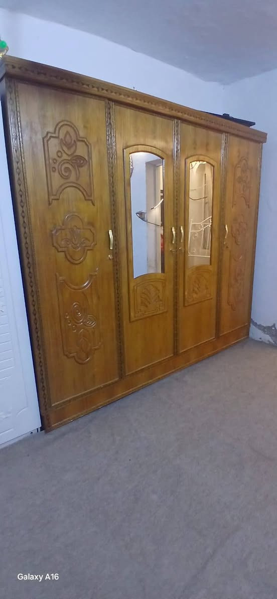 بيع جربايه وكنتور جديد استعمال قليل البصره الموفقيه شارع بغداد ***********
