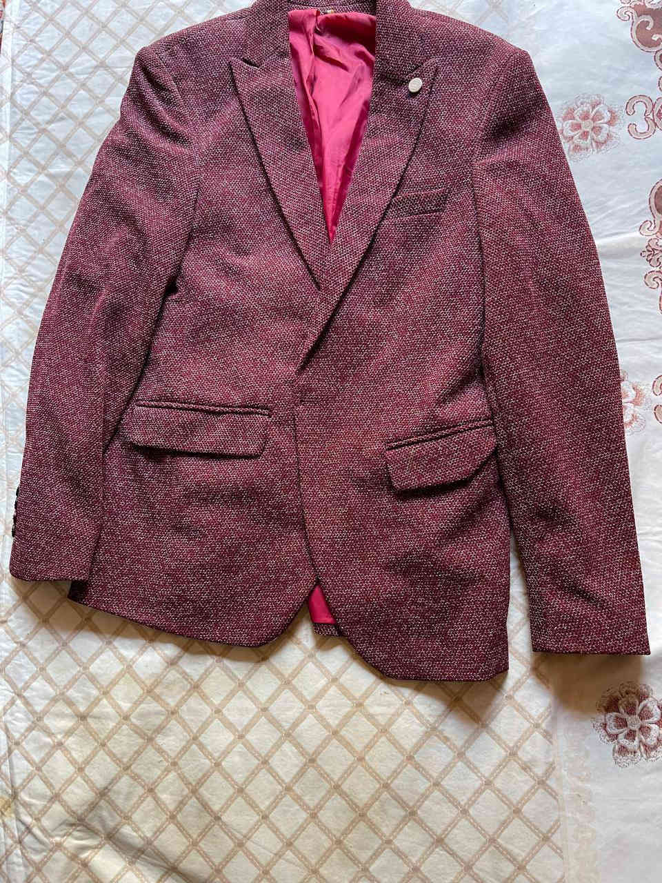 بالة اوربية نظيفة 100% رجالي ونسائي الجاكيت قطعة الفين دينار  وبقية قطع الف دينار  وجنط القطعة الفين كلهن ب10 واقل طلب 20 قطعة وتوصيل داخل الديوانية
للاتصال ***********
