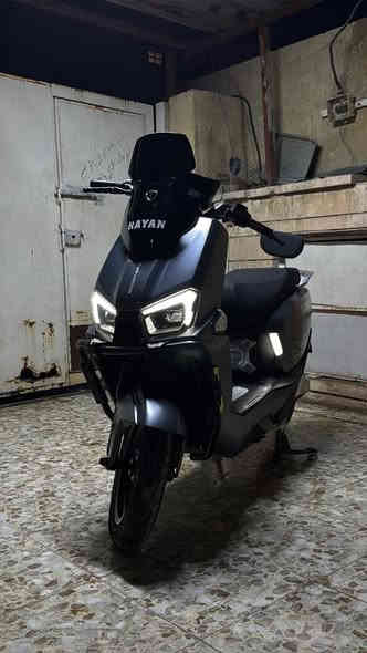 السلام عليكم 
دراجه ريان الساعقه للبيع 
الملف 1500s
موديل الدراجه 2026
الدراجه زيرو زيرو 
سرعه الدراجه 75 حقيقي الريان معروفين بهاذ الشي 
الدراجه 3 نمر 
مثبت سرعه 
بيها نضام R 
وبيها نضام P 
شاشه ايباد 
تجي ست بطاريات كبار 
للاستفسار ***********واتساب فقط
