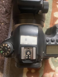 كامرة كانون للبيع D6 Mark 2 العدسة فتحة 2.8/270 رام 64Gx2+جنطة+حزام +ك...