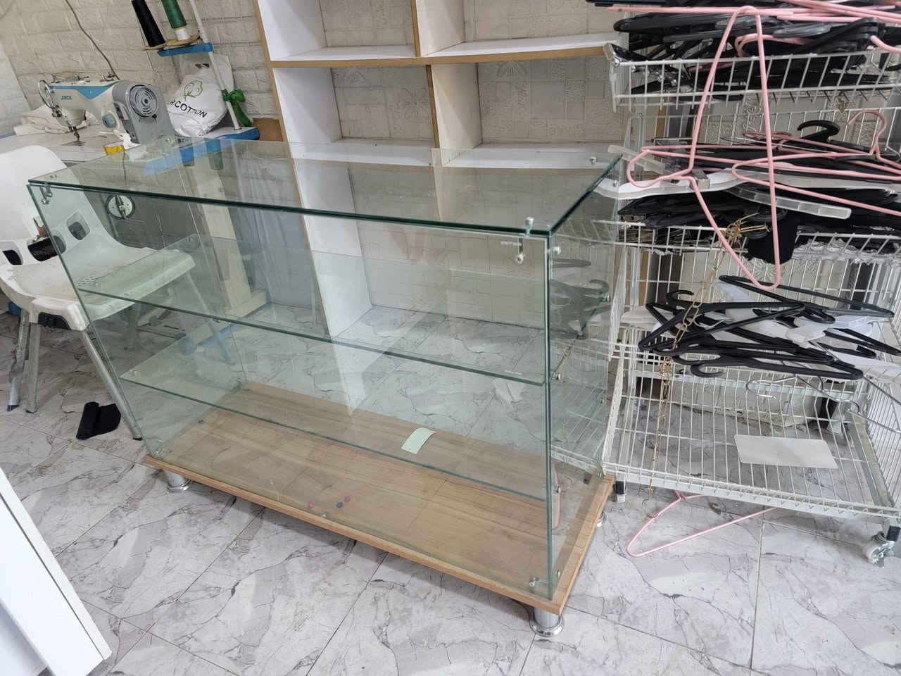 ميز كاشير ٧٥
ميز جام ٨٠ 
مكاني نجف القطع كبار مادزهن توصيل  الي يحب يشوفهن يتواصل خاص


**إذا كنت صاحب هذا الإعلان وتريد حذفه لأي سبب، رجاءا أرسل رسالة إلى الدعم الفني**