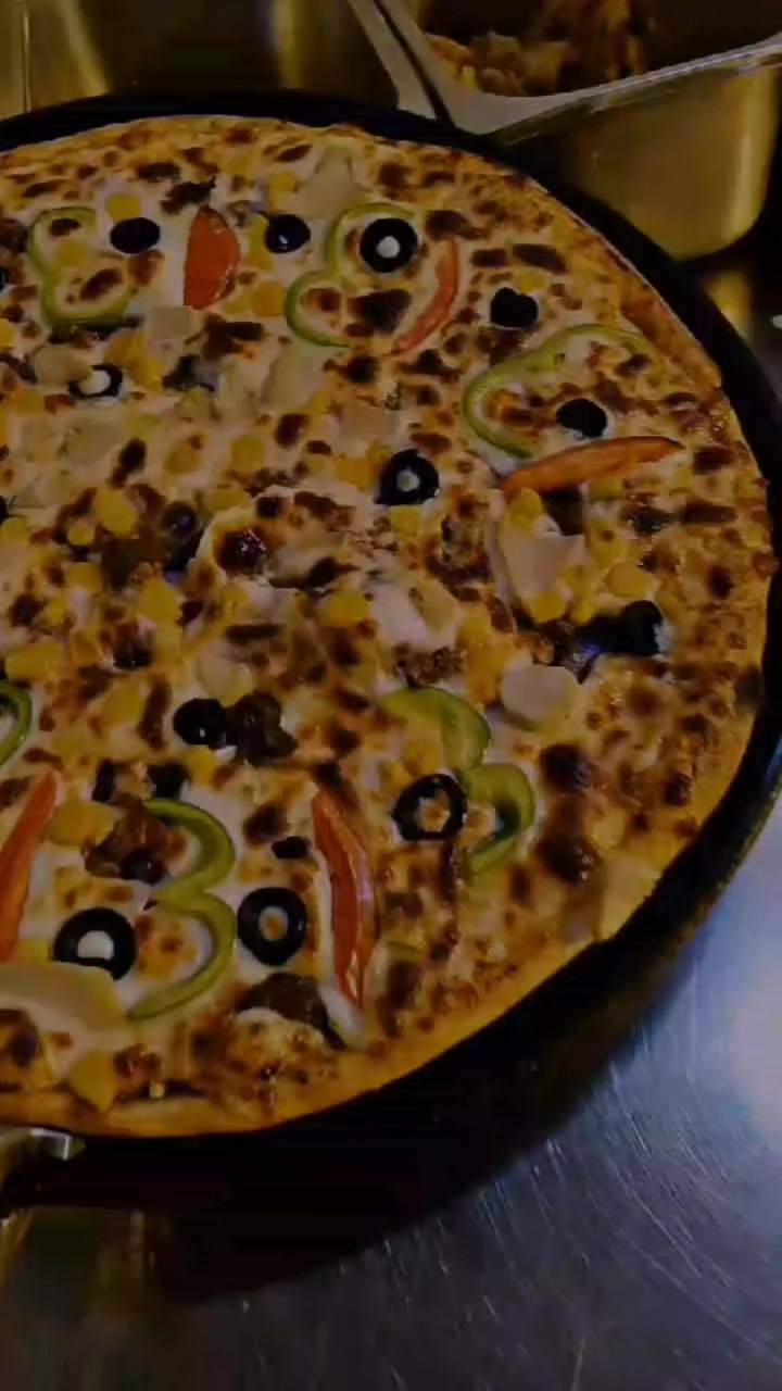 خلفة بيتزا مدينه الصدر يوميه اقل من 30الف ما شتغل التصال او وتساب ***********
