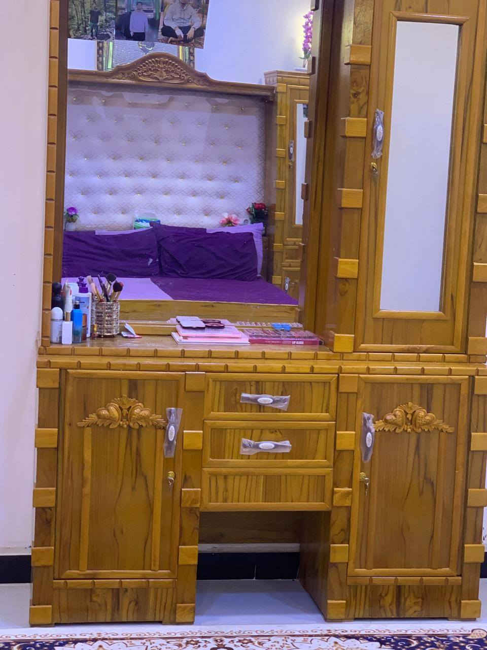 السلام عليكم غرفة اخشاب صاج درجه أوله للبيع نضيفه كلش استعمال قليل كلش بعده جديده 
سبب البيع غيرت سكني لغير محافظه 
مكانه ميسان كميت
السعر مليونين 
*********** الأستفسار
