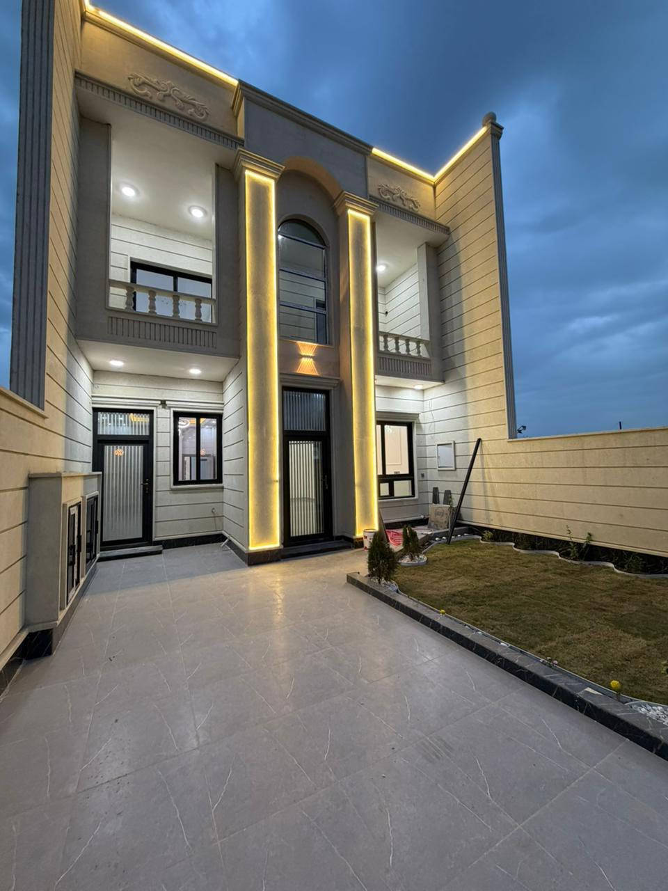 للبيع دار سكني تكريت الديوم منطقة 16 الف
#مساحة 240 متر
#واجهة 8 م ونزال 30 م
موقع الدار جدا مميز صدر طير ومقابل حديقه وبصف متنزة وبظهر شارع 60 الرئيسي
واجهة الدار حجر حلان
#الدار كله سحب مغربي ملكي مع نقشات 
#غرف نوم عدد 5
#صالة استقبال ملكي 
#صالة وسطية ملكي عدد 2
#مطبخ ملكي 
#كراج للسيارة وحديقة
مجاميع داخلية وخارجية عدد 3
#نظام غاز دفن ونظام جزامه
#تأسيس سبالت بالكامل 
#نظام كامرات وانترنيت
#سطح شتايكر
#ابواب خارجية قاصة درجه اولى
#ابواب داخلية درجة اولى 
الدار زيرو فول مواصفات نظام ملكي جاهز للسكن
#للاستفسار والتواصل
مراجعة مكتب عقارات نورالهدى
تكريت الديوم شارع 60
***********
