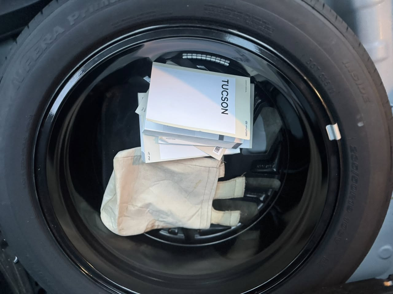 السلام عليكم توسان تو كلر2025
السياره فول عده البنرامه 
السياره كفاله عامه 
قماره سوده 
كشنات كهرباء+  تبريد بل كشنات
جام اوتو 
ترحيب 
شاشه متصله تدعم ابل كاربلي و اندرويد اوتو 
ويل حجم 19
صندوك كهربائي
مري كهرباء 
تحكمات استيرن 
بصمه تشغيل + تشغيل عن بعد 
شاحن لاسلكي 
منفذ تايبسي
فول السياره لل اخير عده البنرامه
السياره مكفوله كفاله عامه 
ماشيه 23 الف 
للستفسار (***********)
