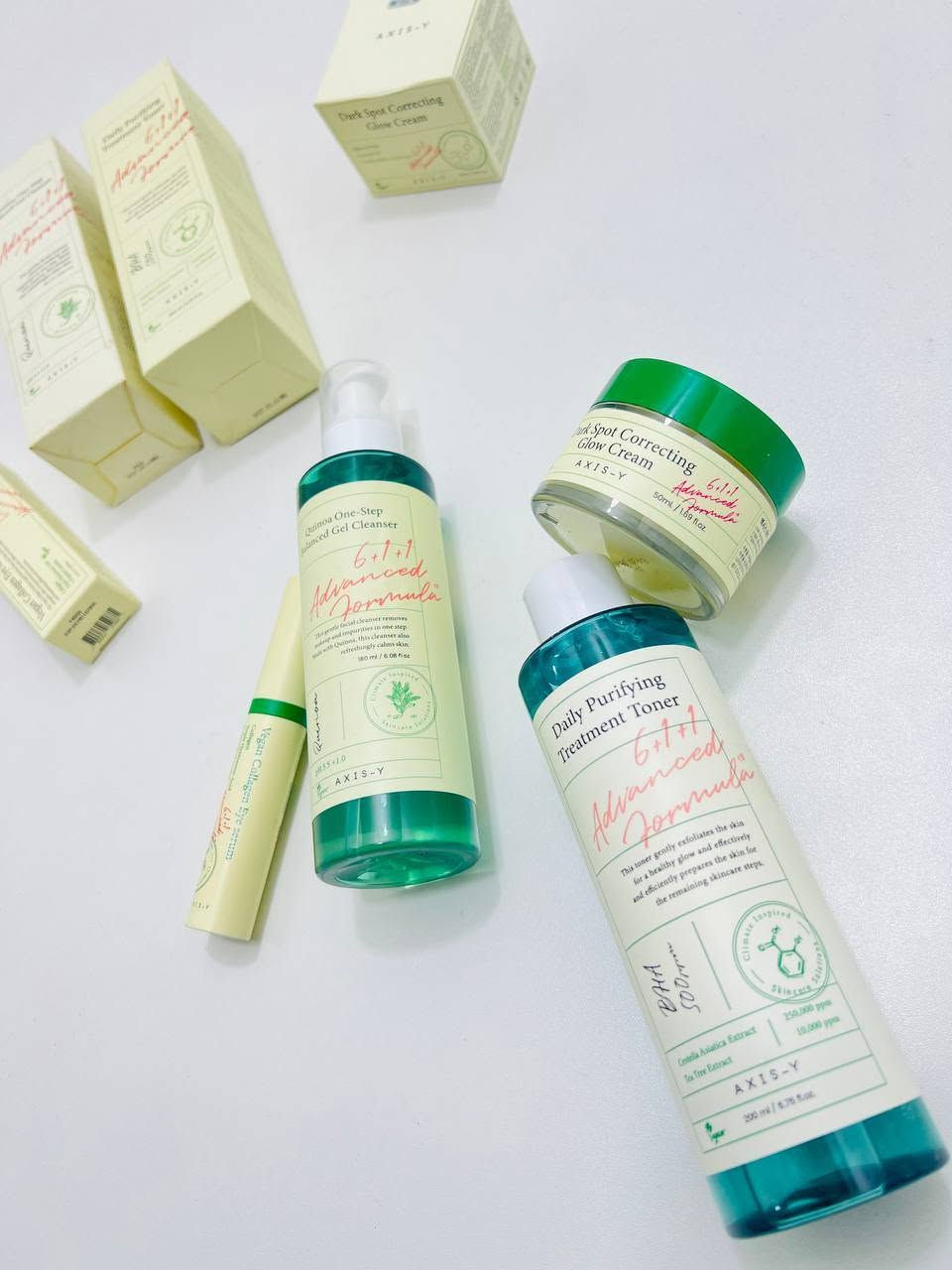 مجموعة العناية بالبشرة الكورية من ماركة AXIS-Y 🇰🇷 ♥✨
الغسول (Quinoa One-Step Balanced Gel Cleanser): ينظف الشوائب والمكياج بلطف ويوازن إفراز الدهون.
سيروم العين (Vegan Collagen Eye Serum): يرطب محيط العين، يقلل الهالات، ويخفف التجاعيد والخطوط.
التونر المعالج (Daily Purifying Treatment Toner): يحتوي على مقشر BHA لتنقية المسام، إزالة الجلد الميت، وتهدئة الحبوب.
كريم الترطيب والتفتيح (Dark Spot Correcting Glow Cream): يعالج التصبغات والبقع الداكنة، ويوحد لون البشرة مع ترطيب عميق.

للاستفسار خاص ❤️


**إذا كنت صاحب هذا الإعلان وتريد حذفه لأي سبب، رجاءا أرسل رسالة إلى الدعم الفني**
