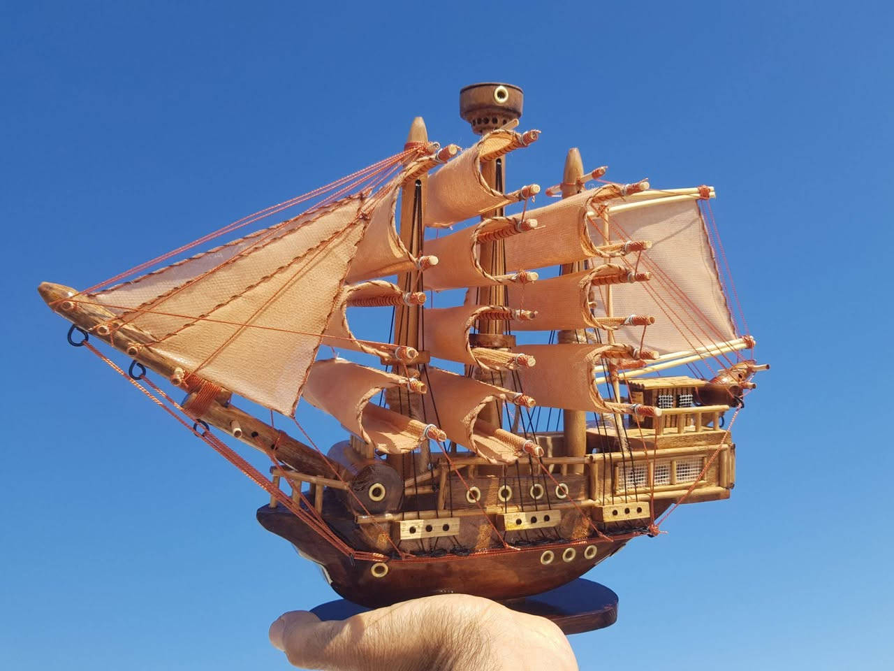 ألْسَلآمّ عَلْيّكَم
انواع سفینة خشبية🛳
انتاج يدوي 
قياس الطول 45 سم والارتفاع 35 سم
❌️سعر تعال واتساب✅️
تفاسيل
https://wa.me/message/2OWNLPCVEDJJF1
تعال واتساب


**إذا كنت صاحب هذا الإعلان وتريد حذفه لأي سبب، رجاءا أرسل رسالة إلى الدعم الفني**