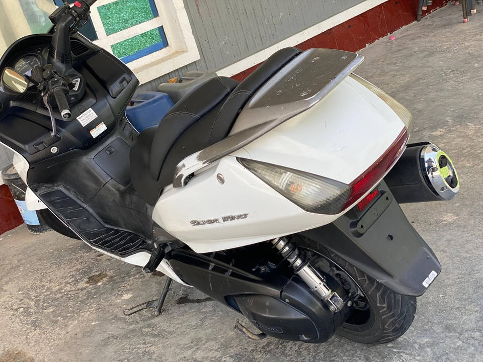 سلام عليكم شباب دراجه 
Silver Wing 400 CC
وارد خليجي مكفوله كفاله عامه 
الدراجه علا وضع الشركه 
برقي واحد ما مفتوح بيها 
بيها صبق بل صفحه اليسرء شبرين تقريبن 
ولباقي كلها مكفوله علا وضع الشركه 
او الكشر مثل ماموضح بل صور نضافته كدامك 
سويج سكيورتي 
اوفر مود نضام ABS شلعه تاكل الكاع  او معدل خير من الله
دشبول نفخ المرغوب منضومة زنون أصليه عالي ناصي 
دبلات جدد مكفوله تخم تاير بعده بل جيس 
الضفيره مالتها علا وضع الشركه 
المكينه ول دراجه بل كامل برقي ما مفتوح منها 
وراقها 
بغداد الدوره   ***********
