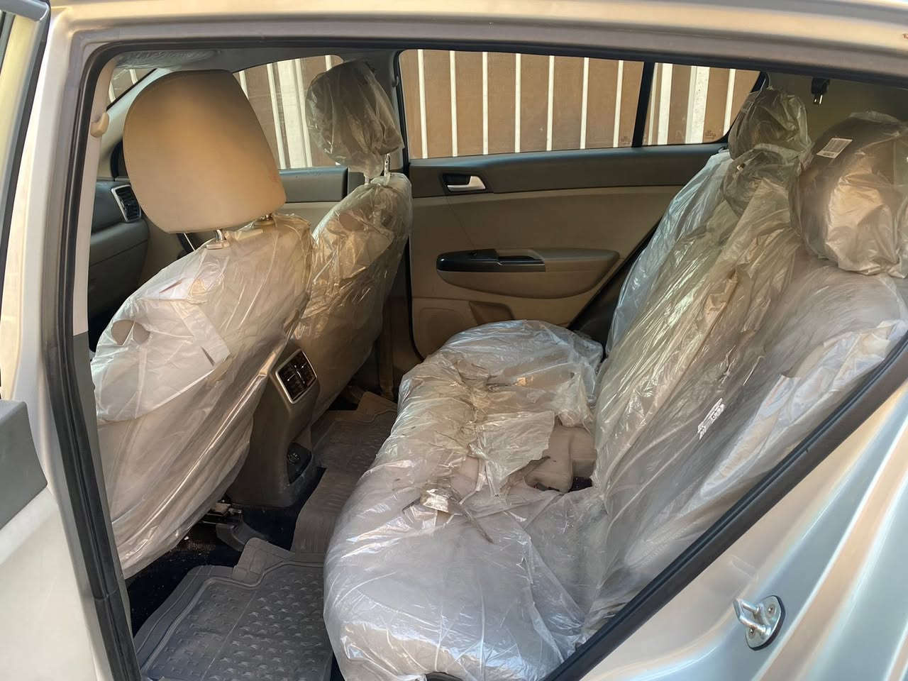 السلام عليكم اخوان 
عندي كيا سبورتج موديل 2019 خليجي رقم أربيل لجديد بسمي تحويل ثاني يوم 
المراصفات نص فول  محرك 2400 GDl 
سياره حلوه وجديده كلش  مكفوله كفاله عامه عده لبنيد مفتوح وبي كلير فقط 
مكاني بغداد لحبيبيه رقم لهاتف ***********  اخوان اني مكلف بل نشر
