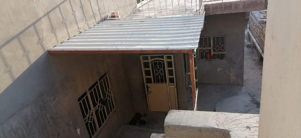 للبيع ... 
دار مساحة 484 متر 
سند طابو صرف 
بناء جديد
كما موضح بالصور 
طابقين / طابق ارضي / طابق ثاني
سيراميك 
تبليط خدمات كاملة 
العنوان // بروانه الهضبة 
السعر 100 مليون قابل للتفاوض
للاستفسار : مراجعة المكتب او الاتصال على الارقام التالية ....
***********
***********
بادارة : ابو مريـــــــــــــم 
🌹🌹🌹🌹🌹🌹🌹🌹
