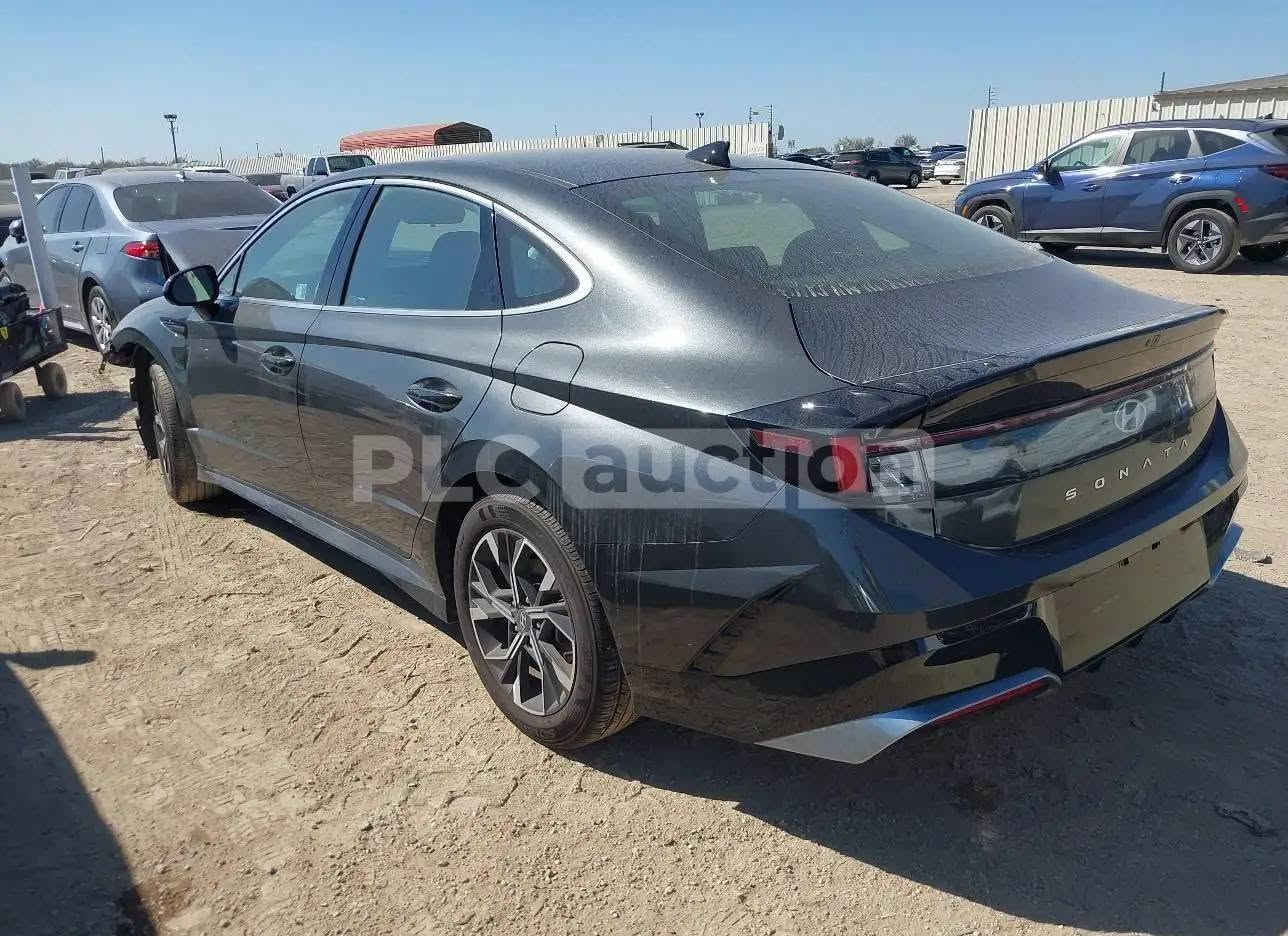 السلام عليكم
سوناتا للبيع موديل 25
مرقم شهداء مثنى
السعر ١٨٠  وبيها مجال
***********
