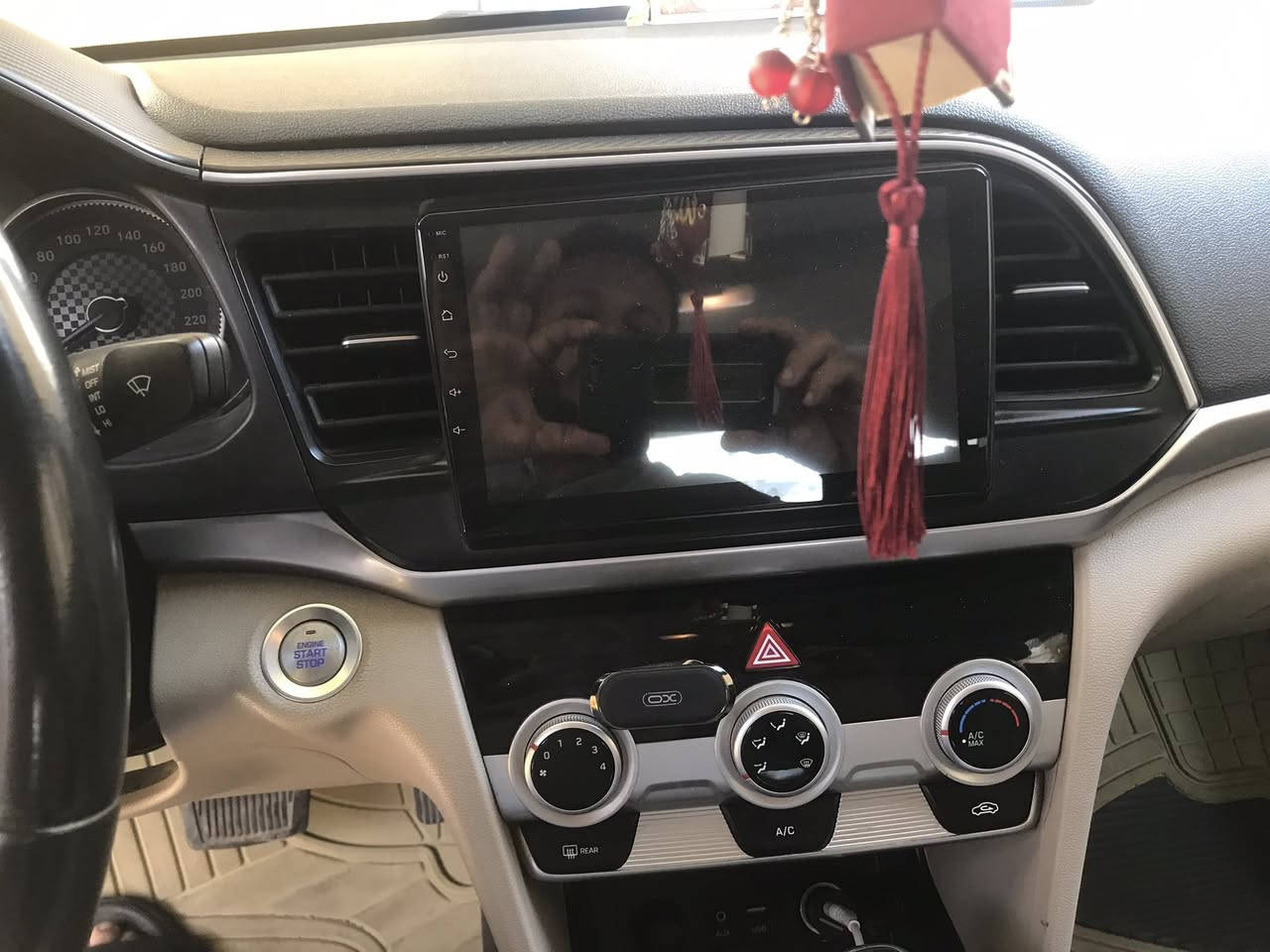 النترا موديل ٢٠٢٠ خليجي رقم بغداد باسمي السيارة مكفولة بصمه فتحه السيارة بيهه تصلح بلدوسه موضح بلصوره مكاني البياع السعر ١٧٠ الرقم ***********
