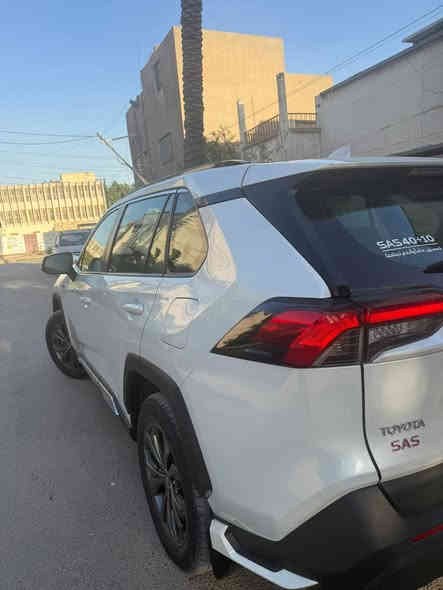 السلام عليكم .. 
رف فور 2023  بغداد هايبرد خليجي شركة ساس فول مواصفات 
محرك ٢.٥ 4سلندر
 كير 8 سرعات  اوتو 
 فتحات تكيف خلفيه 
 حساس امامي خلفي 
مصابيج LED اماميه واناره نهارية.
 ماشيه 30 الف  
 ملاحظة ...
 السياره كفاله عامه عدا تكحيل بسيط في الدعاميه الاماميه والخلفيه موضح بالصور 
  اضافات السيارة ...
 دوشمه محيطيه للسياره بالكامل
عازل حراره للسياره بالكامل
   السعر .. ( 280 ورقه )  مجال بسيط
  العنزان : بغداد الشعب قرب النادي العربي 
 للاستفسار الاتصال على الرقم 
 ***********
