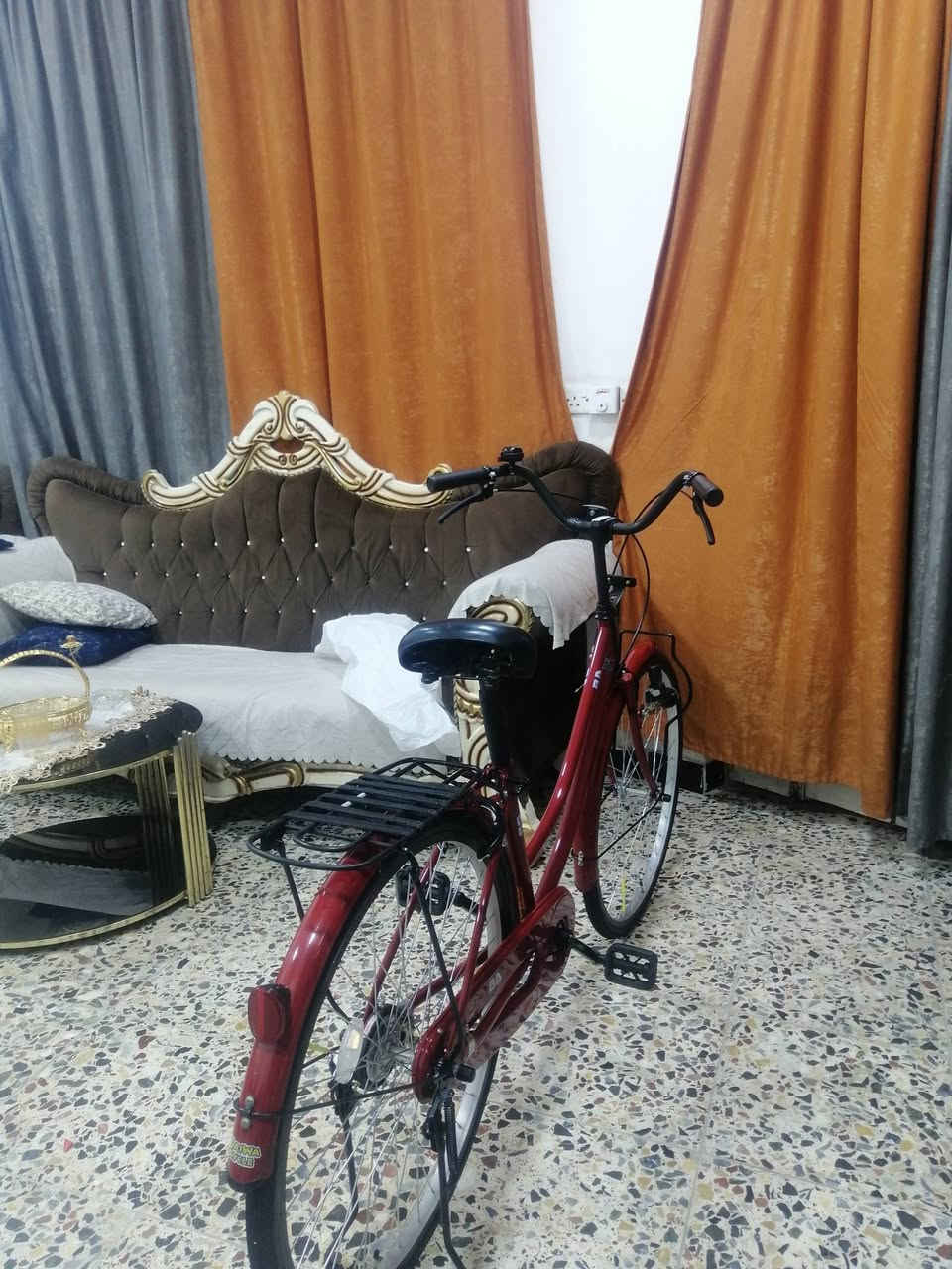 سلام عليكم بايسكل بناتي لون احمر 🍅مميز شركته BD مرغوبه كلش بايسكل اصلي. نضيف. نضافته100 كامل مكمل ماناقصه شي مكفول كفاله عامه سعره 165 وبي مجال للطيبين🌹 مكاني بغداد الشعب  متواجد خاص. لاستفسار***********
