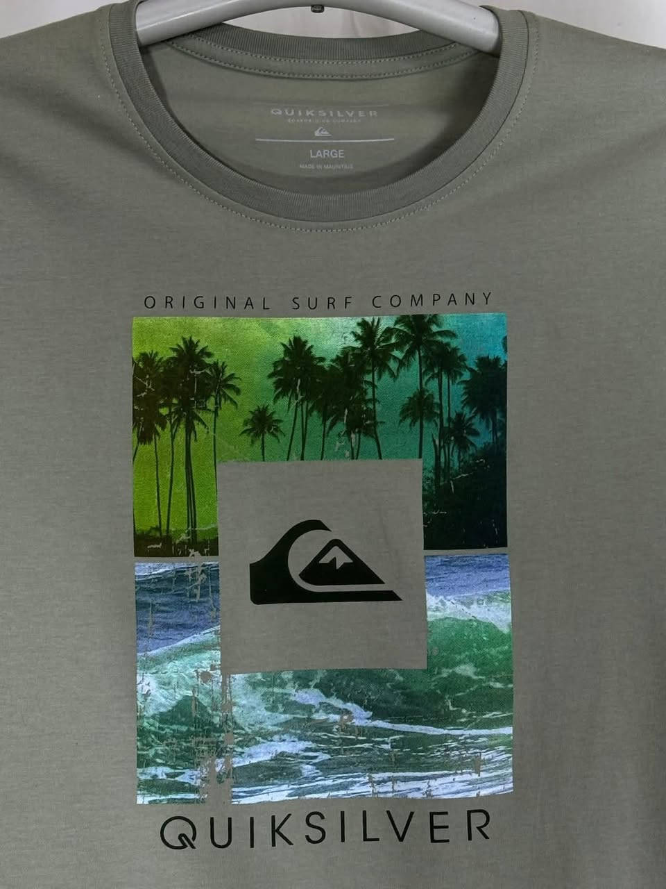 تشيرت  (QUlKSlLVER )سوبر كريم  
القياس  L
النظافه 💯/💯  

يوجد توصيل 🚚 (بغداد -محافظات )
☎️رقم الهاتف :***********

للحجز -دايركت
