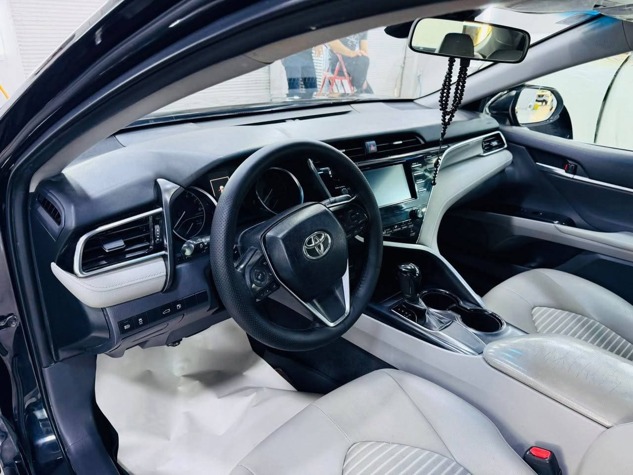 ‏سلام عليكم كامري للبيع موديل 2018 مواصفات جلد كيش كهرباء شاشة رادارات مواصفات SE￼ ￼￼ ماشية 89,000 سيارة حيل نظيفة بنيد وجاملغ مبدل الباب الخلفي بي صبغ بسيط السعر ١٤٥ لعنوان بغداد البنوك لاتصال ***********￼￼￼￼￼
