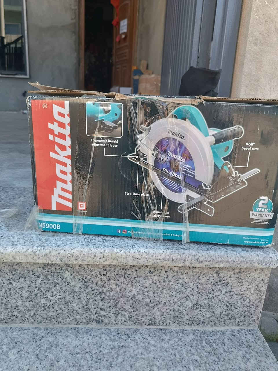 للبيع
منشار مكيتا جديد 
235ملم 
2000 وات كهرباء 
***********
