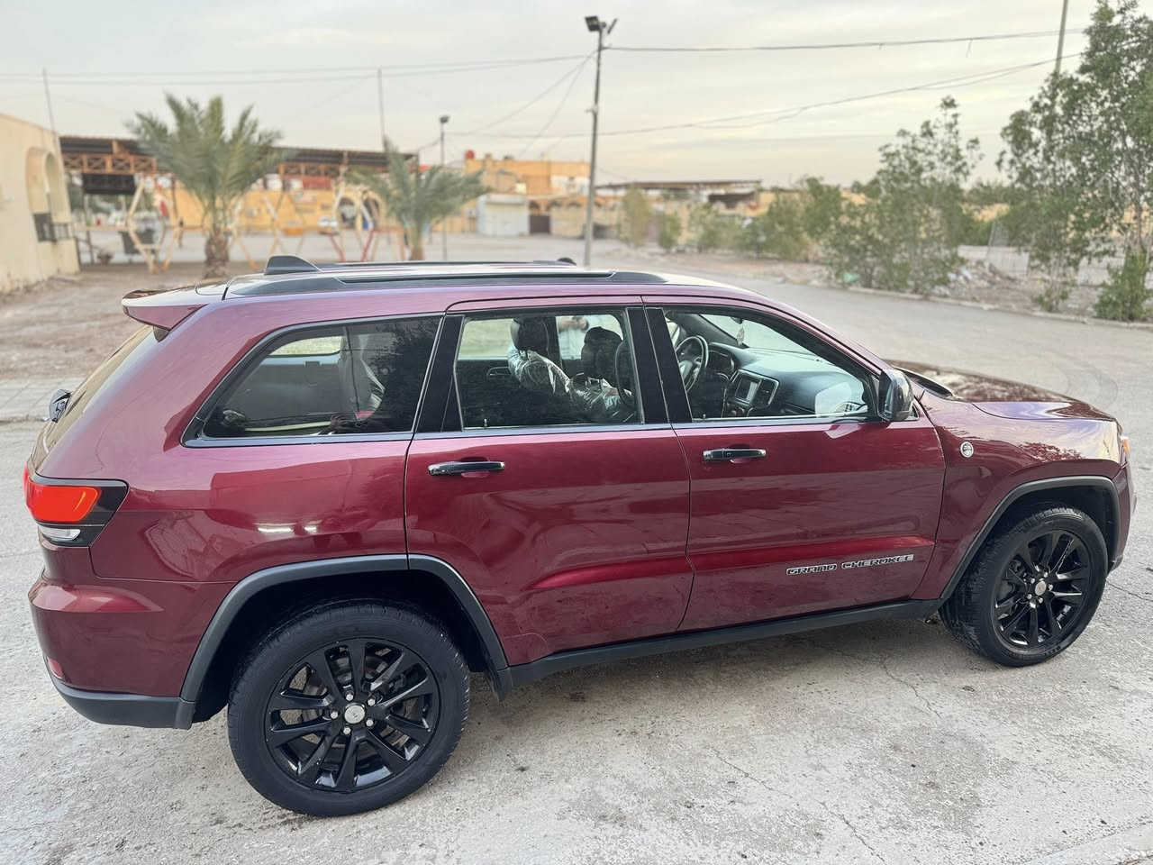 السلام عليكم
السيارة جديدة كلش وبالعافية على الياخذها

 JEEP GRAND CHEROKEE 2018

عدد المسافات (٨٩) الف ميل  

جيب فئة:    لاريدو

موديل:     ٢٠١٨

مكينة:     V6 3.6

وارد امريكي  (قطعه وحده * البنيد * بدون اي دواخل شاصي بدنه لغود كله مكفول ).  🙋‍♂️ ضربه مو قويه  ✅

المواصفــات// نص فول 

العنوان بغداد  - تقاطع النهروان - المجمع السكني النفطي   السياره باسمي - تحويل مباشر 

السعر: علق يجيك السعر على الخاص 

للاستفسار: ***********

اتصال او واتساب

