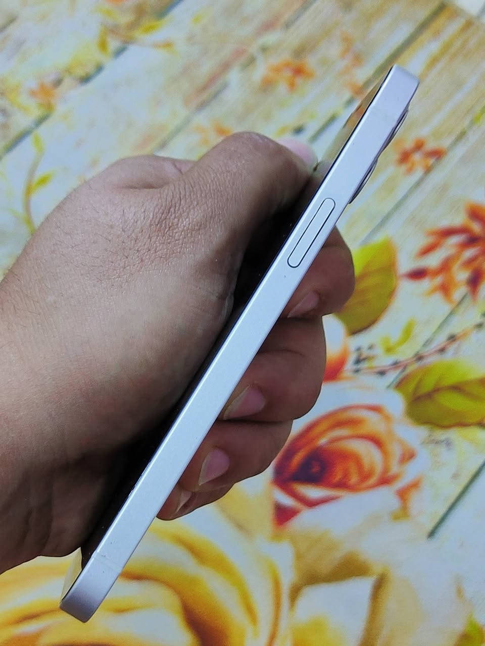 ايفون 12 العادي نضيف كلش     السعر 290 ألف 
الذاكرة 128 البطارية 100   الجهاز ماستر شرق اوسط
الجهاز مبدل فقط بطارية أصليه 
الناصريه مركز ***********
