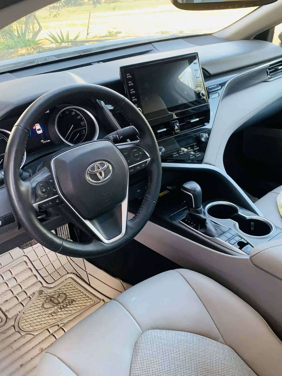 السلام عليكم سياره كامري موديل2024 لون اسود وارد امريكي ماشيه 17Mرقم انكليزي بغداد باسمي السياره ضرر السياره بنيد ودعاميه صور الضرر بالمنشور هايبرد وبانزين السعر 205$ للاتصال (***********------***********)مكان السياره بغداد ابو غريب
