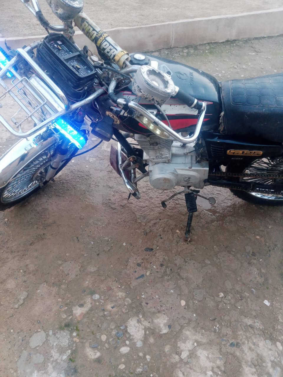 سلام عليكم دراجه للبيع تايكر 19 نضافه فول نشاطه فول لايت اشاير شغالات  تايره كدام ماماشي عليها والباقي كدام العين 300 بي مجال بسيط  ‏‪***********
