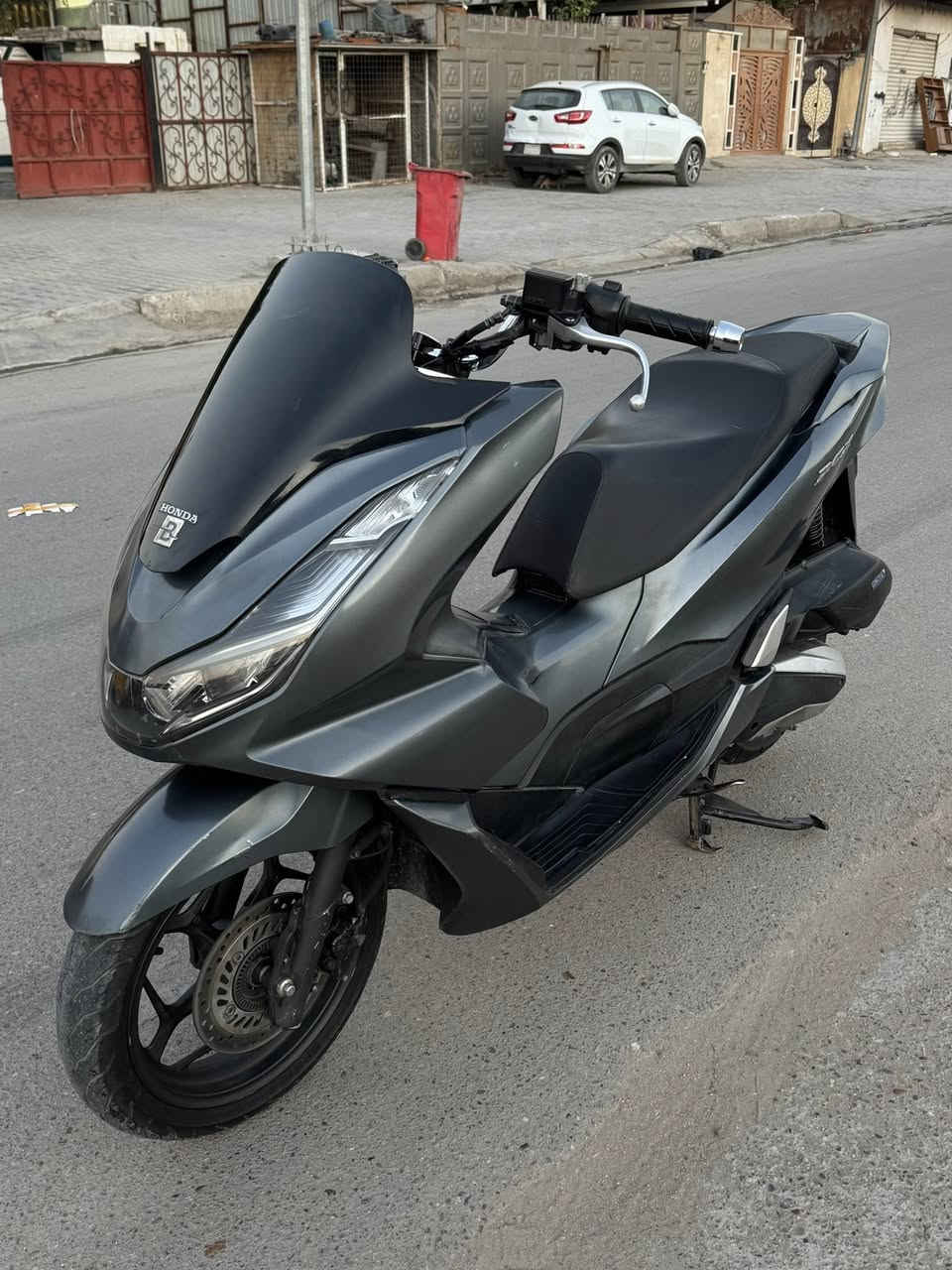 سلام عليكم خوان Pcx جيل رابع موديل 2023كفاله عامه.   دراجه جديده معنه كلامه نضام اي ABs ماشيه 12 الف دراجه بحلت وكاله. حساس زدحام حساس ستان كلهه شغال دهن موتل بانزين محسن. ترايك سلمانيه.  وصل رمبه موجود صارلهه شهرين من نازله  واني بل خدمه *********** مكاني بلديات.
