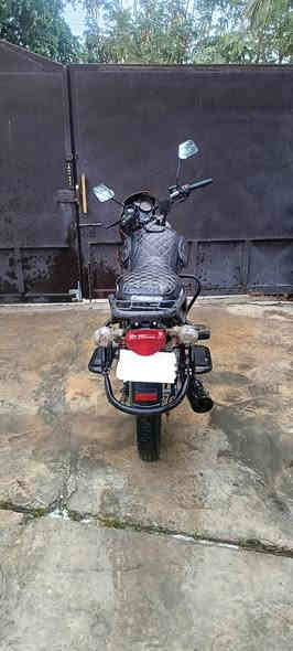 السلام عليكم 
دراجة دايوان موديل 23 مرقمة الرقم القديم الدراجة ماشي 52 الف كم المحرك بلادي ما مجفت عنواني ديالى دلي عباس سعرهة 1,800 واحد و ثمنمية و بيهة مجال رقمي *********** و بي واتساب
