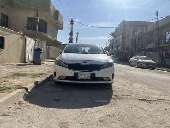كيا سيراتـو خليجي ( ايرانـي )
2017   السياره ماشيه 97الف
مكان السياره حي الخضراء او المنصور
مكيـنه 2000 كير ومكينه مكفوله 
بصمة تشغيل وابواب وصندوق
سلايد روف
تخم تاير جديد صار اسبوع من مبدله
تبريد قطعتين امامي خلفي 
كشنات جلدكشن السايق كهرباء 
الكشنات الاماميه تدفئه تبريد 
الكشنات الخلفيه تدفئة 
خزن وضعيات كشن السائق
تدفئه بل ستيرن 
شفتات sport بل ستيرن
تحكم ستيرن فول 
ستيرن متعدد الوضعيات 
ثلاث وضعيات للقياده[Eco+normal+sport] 
لايت زنون امامي 
لد امامي نهاري 
حساس امامي 
حساس خلفي 
كاميرا خلفيه 
(رادار جانبي )نظام النقطه العمياء بالمرايا الجانبيه 
(رادار خلفي ) تنبيه عند الرجوع للخلف والتنبوء بقدوم سياره من الجوانب الخلفيه يميناً ويساراً 
(مانع الانزلاق )+ABS
حساسات ضغط الاطارات
 نضام ترحيب عند لاقتراب من السياره 
شاشه لكشف العطلات والتحكم بميزات السياره 
منفذ USB+AUX
مثبت مسرعه Cruise control
بلوتوث + ثلاجة 
تبريد ثلج منفصل (دبل فريز ) DUAl 
سنوية 2028  تحويل فقط 
بيها الدوسات بيها ضربه وصبغ تعديل بارد بالجاملغ الامامي بدون تبديل بدون صبغ السياره جاهزه اي نواقص مابيها 
السعر : 147بي مجال للشراي 
‏‭ ***********
