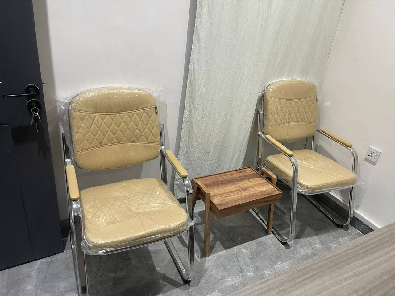 ئەشیای ئۆفیس، دوو مێز هەمان شێوە
مێزێك
دوو کورسی
شوێن:سلێمانی
بۆ زانیاری زیاتر کۆمێنت بکە یان نامە بنێرە بۆ تایبەت السليمانية, العراق


**إذا كنت صاحب هذا الإعلان وتريد حذفه لأي سبب، رجاءا أرسل رسالة إلى الدعم الفني**