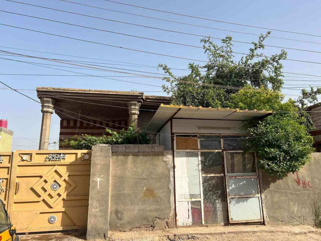 🏡 دار للبيع – الحي العسكري 🏡
╚════════════════════╝
📍 الموقع: الحي العسكري قرب مولدة البصراوي
📐 المساحة: 300 متر
📄 الطابو: صرف
━━━━━━━━━━━━━━
✨ مواصفات الدار:
━━━━━━━━━━━━━━
🛏️ غرفتا نوم (2)
🛋️ استقبال
🪑 صالة
🍽️ مطبخ
🚿 حمامات داخلية وخارجية
🌴 طارمة كبيرة
🏪 محل صغير
🌺 حديقة
━━━━━━━━━━━━━━
💰 السعر: مراسلة واتساب أو ماسنجر
━━━━━━━━━━━━━━
📞 للاستفسار:
‏‪***********‬‏
⚜️ دار مناسبة للسكن والاستثمار ⚜️
___
