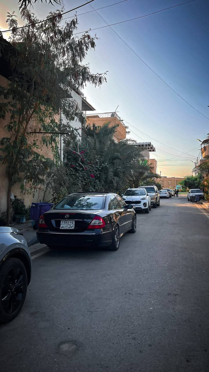 السلام عليكم 🙋🏻‍♂️
الجميله 😊 للبيع فقط 

  E350  موديل 2005 

قماره بانوراما 
كشنات جلد كهرباء  تدفئه 

مكينه وكير  خير من الله  

حداده اماميه  توني مبدلها  كامله حتى المشط كله جدبد

حداده خلفيه خير من الله   

بيها كت كامل 63  ويل amg 

باور ستيرن جديد  اشتريته 

السياره نقصها تجديد سنويه وكمبريسر تبريد  فقط 

بدون اي حادث  فقط صبغتها بيدي اني حزام 
وعندي تصويرها قبل لا اصبغ  بيها شخوط  ودحجه بالداير الخلفي  

مكاني بصره  السعر 120  واني بالخدمه 😊

***********
