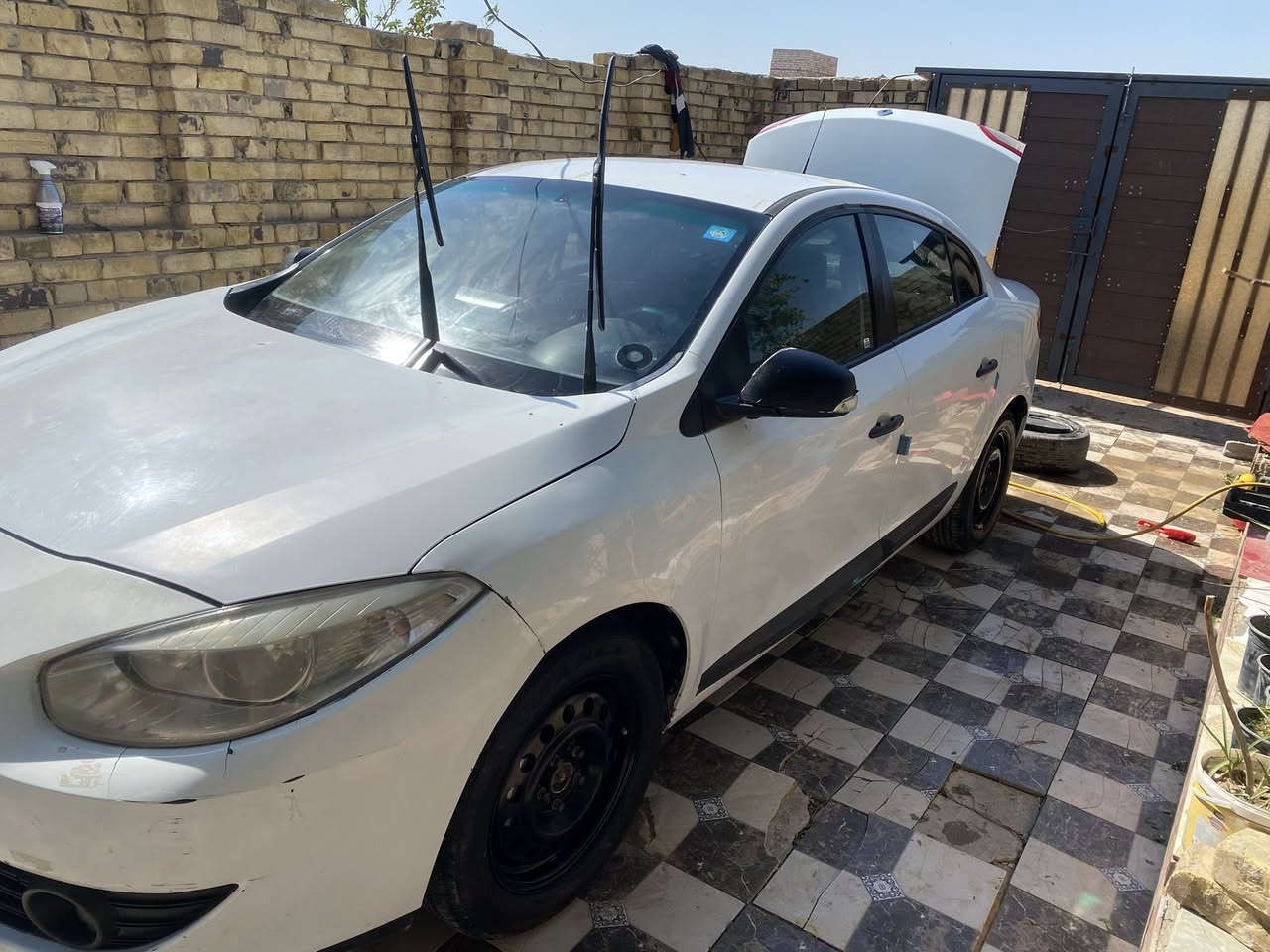 اسلام عليكم سياره رينو افلاونس تخم تاير مكينه اوكير حاويه  هستوني شادهن تربد بس حط غاز تتدفأ شغاله حداديه جديده كفاله عمه غير بس طخه برصيف بدوسه شاشه كامره السياره جاهزه من كلشي بسمي رقمها قادسيه سعرها 60او بيها مجال الستفسار اتصال ***********
