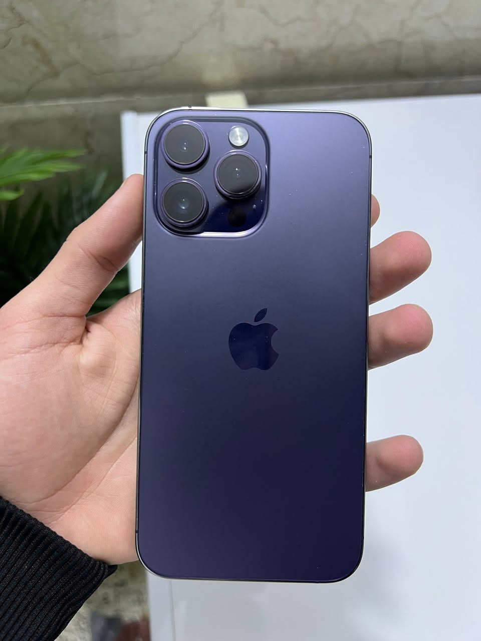 ايفون 14 برو ماكس 
ذاكرة:256
بطارية:82
لون:بنفسجي
شرق اوسط 
شريحتين دبل سيم كارت 
بي ضربة خفيفة حيل بل شاصي كما موضح بلصور 
بيع او مراوس ب17 برو ماكس شريحة لون برتقالي او ابيض 
السعر 850 الف وبي مجال بسيط 
مكاني صلاح الدين سامراء 
للاتصال                                                            
***********
