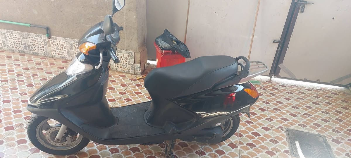 دراجه سبيسي ياباني نضيفه كفرات اصلي خمس اختام مكينه اشكد الكاع نضيفه كلش مابيه اي نقص كامله 
سعره ٩٠٠ اوبيه قليل 
***********
