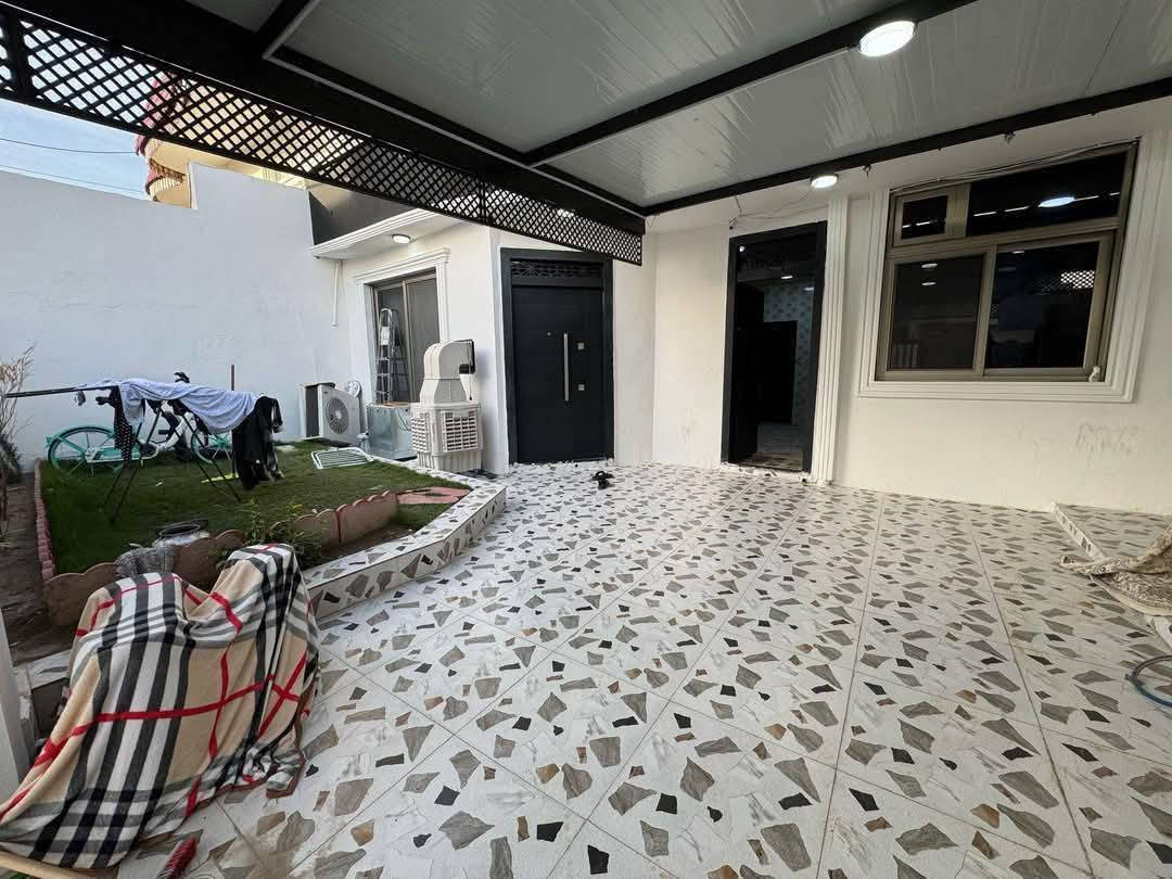 #دارللبيع .🏠  رقم بلدية 
#المساحة :-  200 متر
#واجهة  الدار : 10 متر
#الموقع :-  الحرية خلف بيت رزكار تبلوو

#تفاصيل الدار 🏡 
_ ط/١
- استقبال 
- هول 
- غرفتين نووم
- مطبخ بارد
- مطبخ حار 
- صحيات 
- كراج سيارة.
- درج داخلي
- بيتونة

   #للأستفسار الأتصال على الارقام التالية :-🔶️
 📞 *********** 📲
 📞 *********** 📲
أو مراسلتنا عبر { فايبر ــــ وتساب ــــ 📲} 
أو مراجعة #مكتب شوان للعقارات والمقاولات الكائن في الحرية علاء سايدين بنجاعلي مقابل جامع عبداللة و حديقة مثلاث
{  #نتشرف #بزيارتكم }
