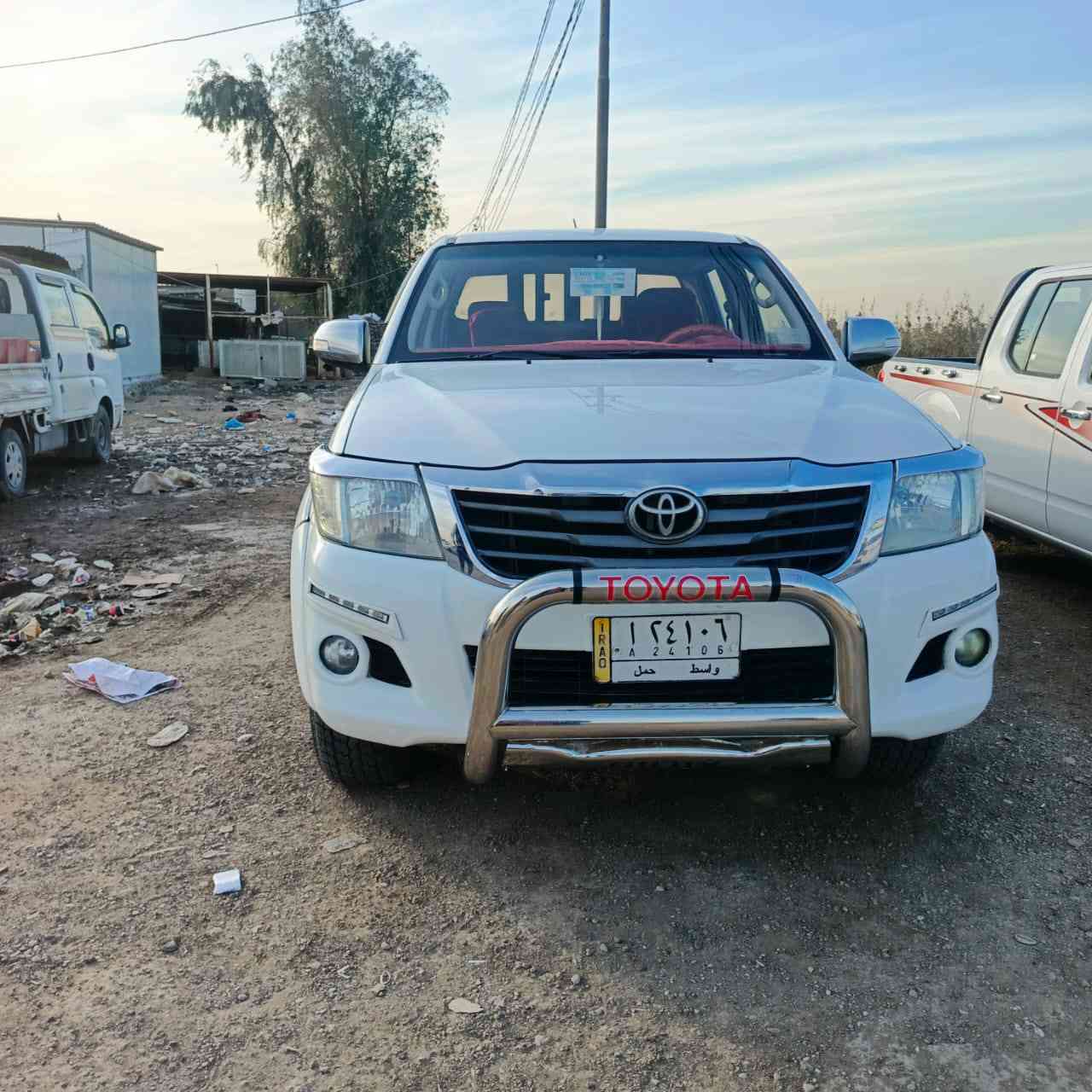 السلام عليكم هايلوكس للبيع2014 السعر 215$ /***********
