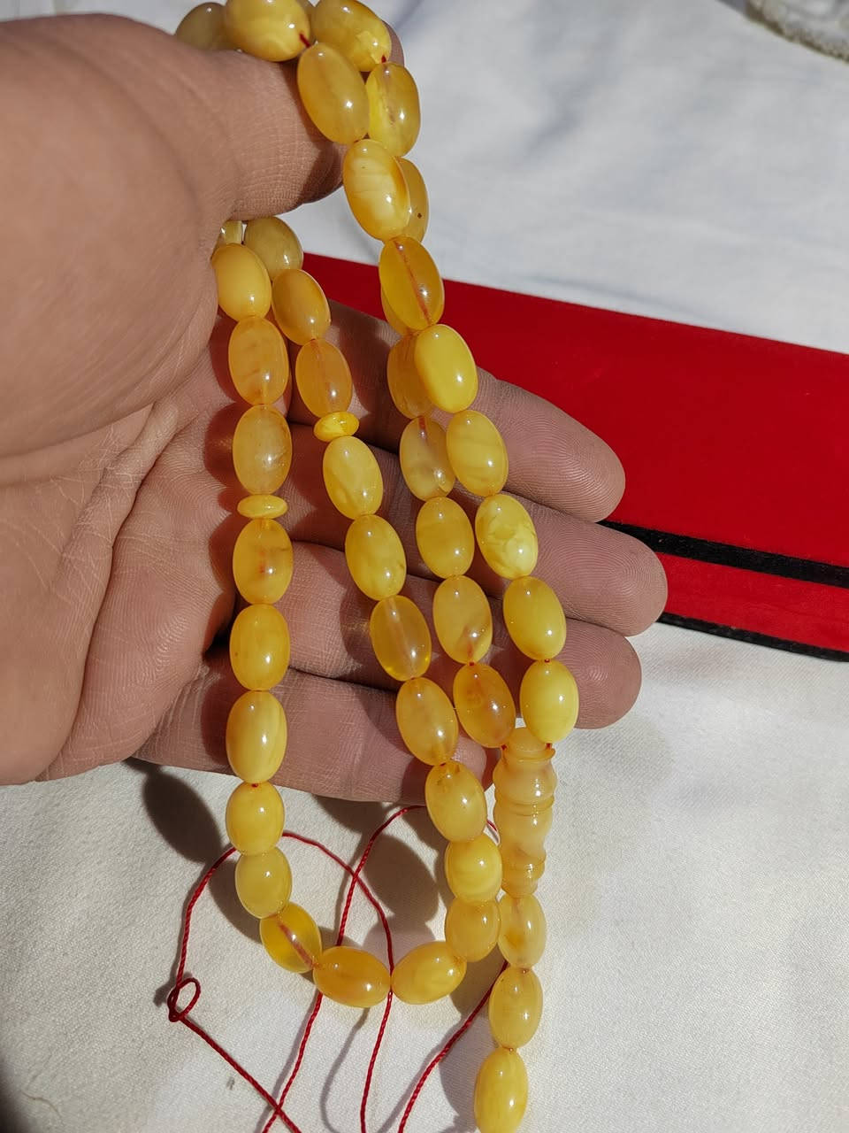 جميله بكل تفاصيلها تحكي روعه صنع الخالق ,,, قطعه فنية من الكهرب الصافي بوزن 26 غم وكركوشة فضة بقياس 11×9 ملم وعدد حبات 45 حبة +3 حبات احتياط مع الكركوشة  مضمونه من الكبس والضغط والصيني شرط وضمان ,, ارسال رسال على الخاص او على الواتساب بالرقم *********** يوجد خدمة توصيل داخل وخارج العراق
