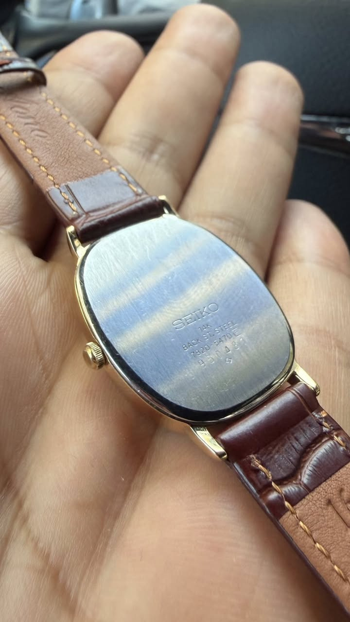 نوادر السيكو شكل الباتك
Made in Japan 🇯🇵
انتاج 1979
طلاء ذهب 14K
5 احجار
قطر كلاسك 31/30
نظام الميلين
مينا زرقاء عاكسة للضوء 
نضافة لوك شمع 100‎%‎ مخزنة
السعر 125 الف


**إذا كنت صاحب هذا الإعلان وتريد حذفه لأي سبب، رجاءا أرسل رسالة إلى الدعم الفني**