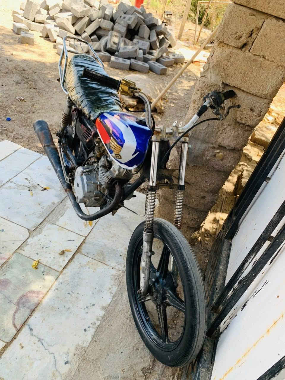السلام عليكم 
دراجه للبيع مكينه بيه خيط تبخير عوزه دواسه مال بريك السعر 190 المكان الفهود تقاطع سيد يوشع
موجود واتساب فقط واتصال ما موجود عله الفيس للتواصل الرقم ***********
