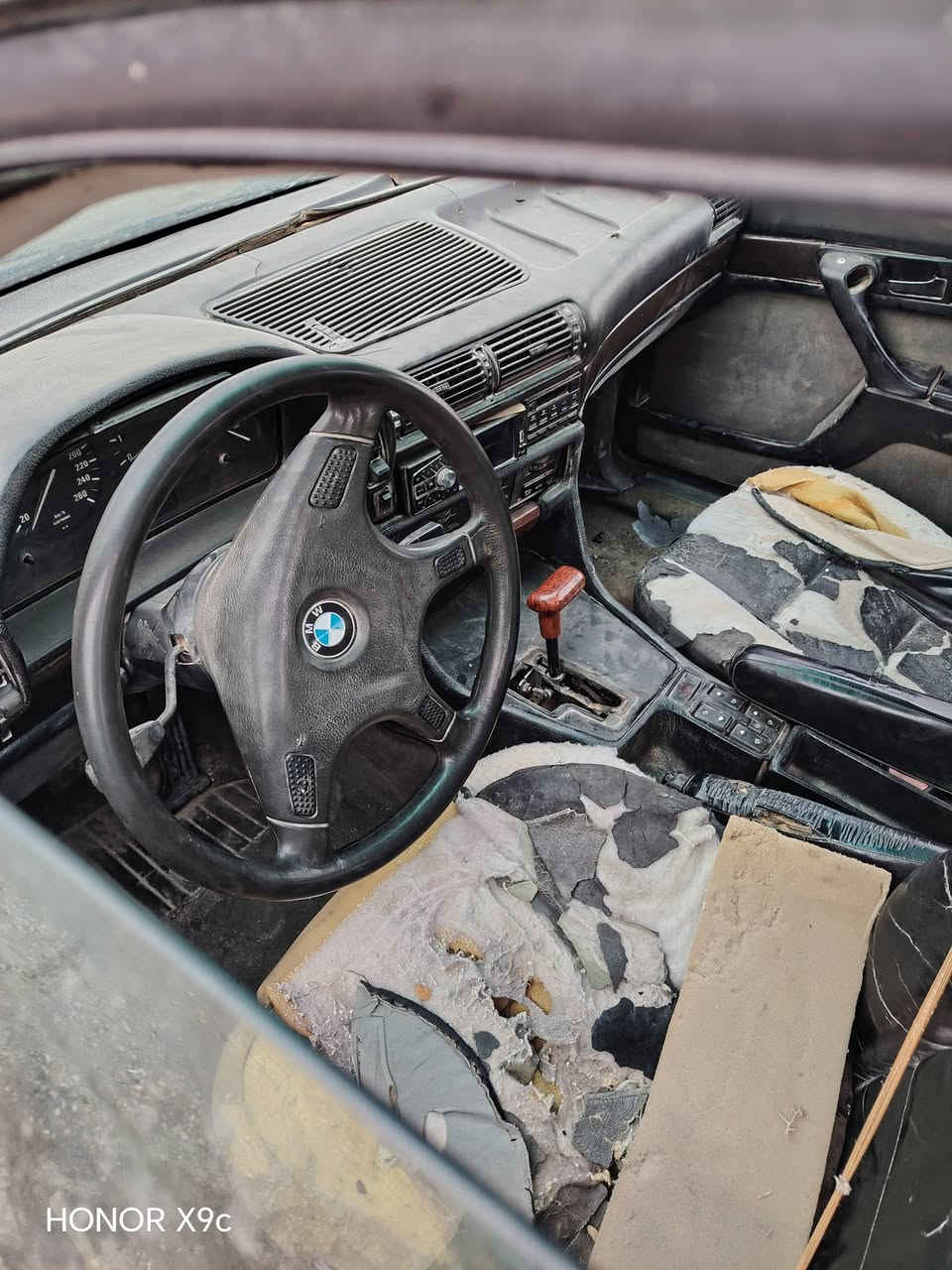 السلام عليكم للبيع بي أم٧٣٠ مفتوح رقم مثنه ٢٠٢٧ مداور مباشر كير شرط محرك تخم تاير جديد حداديه تمام صبغ جديد كشناتهه تعبانا ت عوزهه دعاميات وكشنات السعر ٣٠ بيهه مجال *********** مكان السماوه
