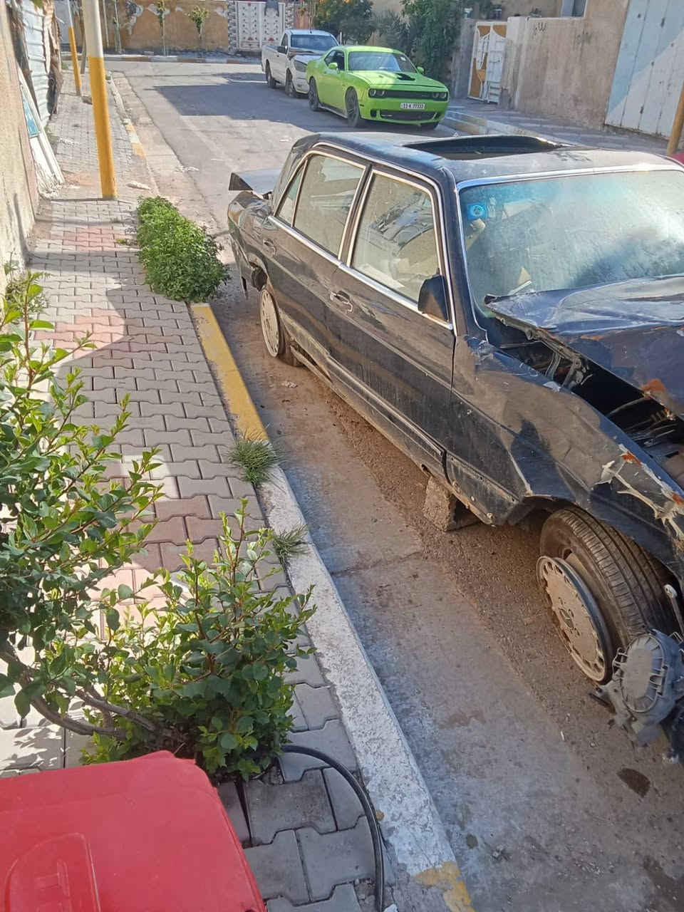 سلام عليكم مارسدس موديل 90 سياره فول كل مواصفات مال مارسدس بيها والحادث شوفت عينك مكينه جديده كير جديد عنكبوت جديد تايرات جدد سياره رقم انكليزي رقم انبار باسمي السعر ب30 وبيها مجال مكان بغداد رقم الموبايل***********
