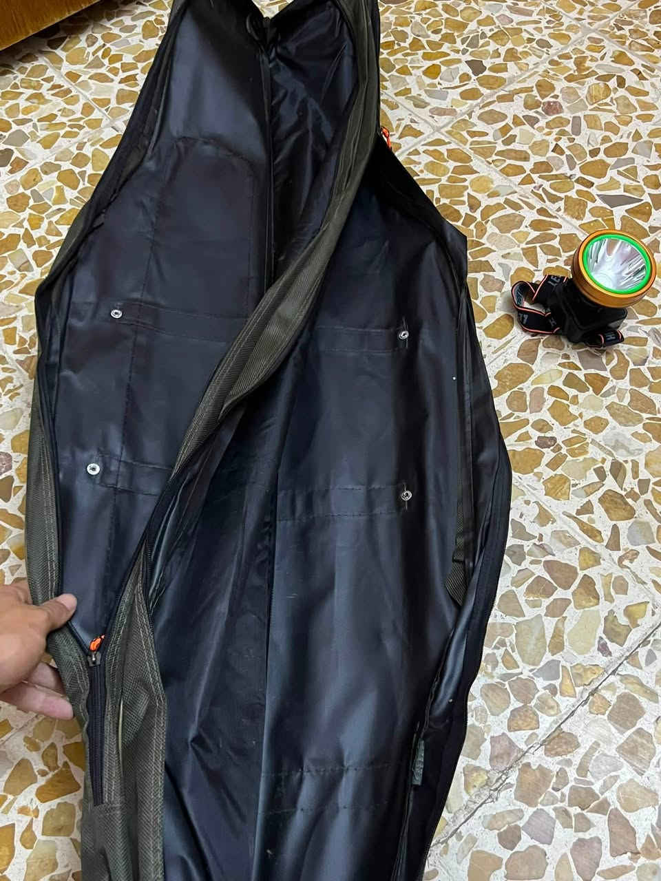 سلام عليكم موجود جنطه سحابين مع سحاب جانبي جديده غير مستخدمه ولايت جديد غير مستخدم مع عضه طوله 390 امبدل حساس بس مثل ماواضح بل صور سعر هذن 25 ألف فقط موجود توصيل لكل العراق


**إذا كنت صاحب هذا الإعلان وتريد حذفه لأي سبب، رجاءا أرسل رسالة إلى الدعم الفني**