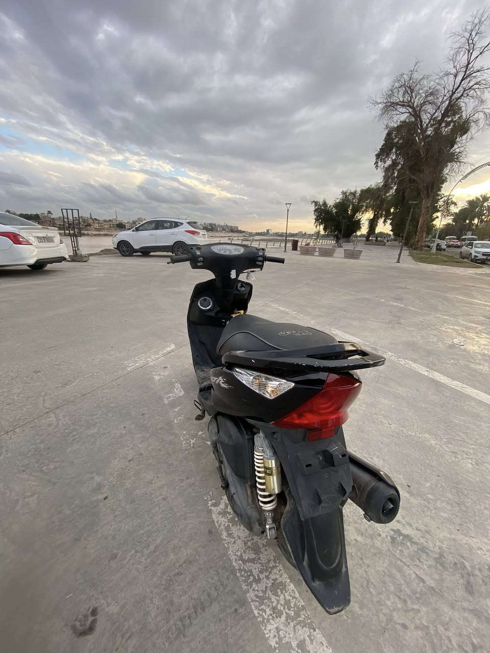 سلام عليكم 
دراجه ثعلب للبيع شوفت عينكم النظافة الدراجه كلشي شغال بيه كهربائيات اشاير عداد بل كامل شغال دبلات كله شغاله 
فقط بية خيط تبخير الدراجه شغال نكره سلف 
السعر 450 قفل مكاني كاظمية 
رقمي ***********
