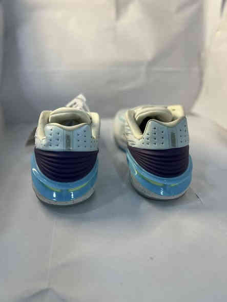 السلام عليكم.   اليوم الوحش nike zoom gt  قطعه جدا مميزه قياس 46. (30cm) قالب رياضي تلبس 45.  قطعه اصليه وجديده غير مستعمله كامل ختوماتهه وجمالهه اضعاف الواقع بالعافيه للي ياخذهه السعر 45 الف دينار  يوجد توصيل جميع المحافظات قطعه متتفوت للتواصل خاص او واتساب ***********
